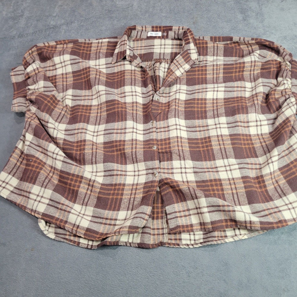 day + moon Plaid Button‎ Down Women M Brown Oversized Short Sleeve Flannel Shirt